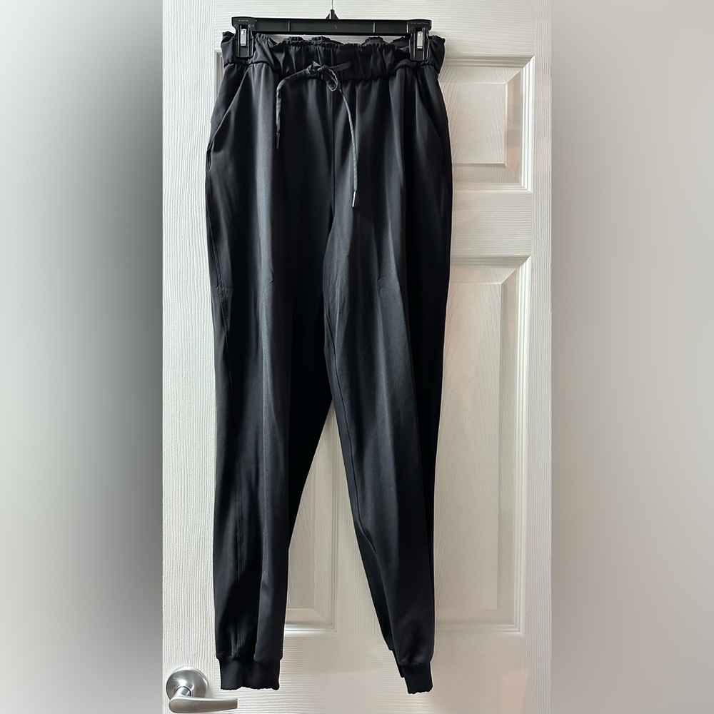 LULULEMON black 6 stretch high rise jogger pants